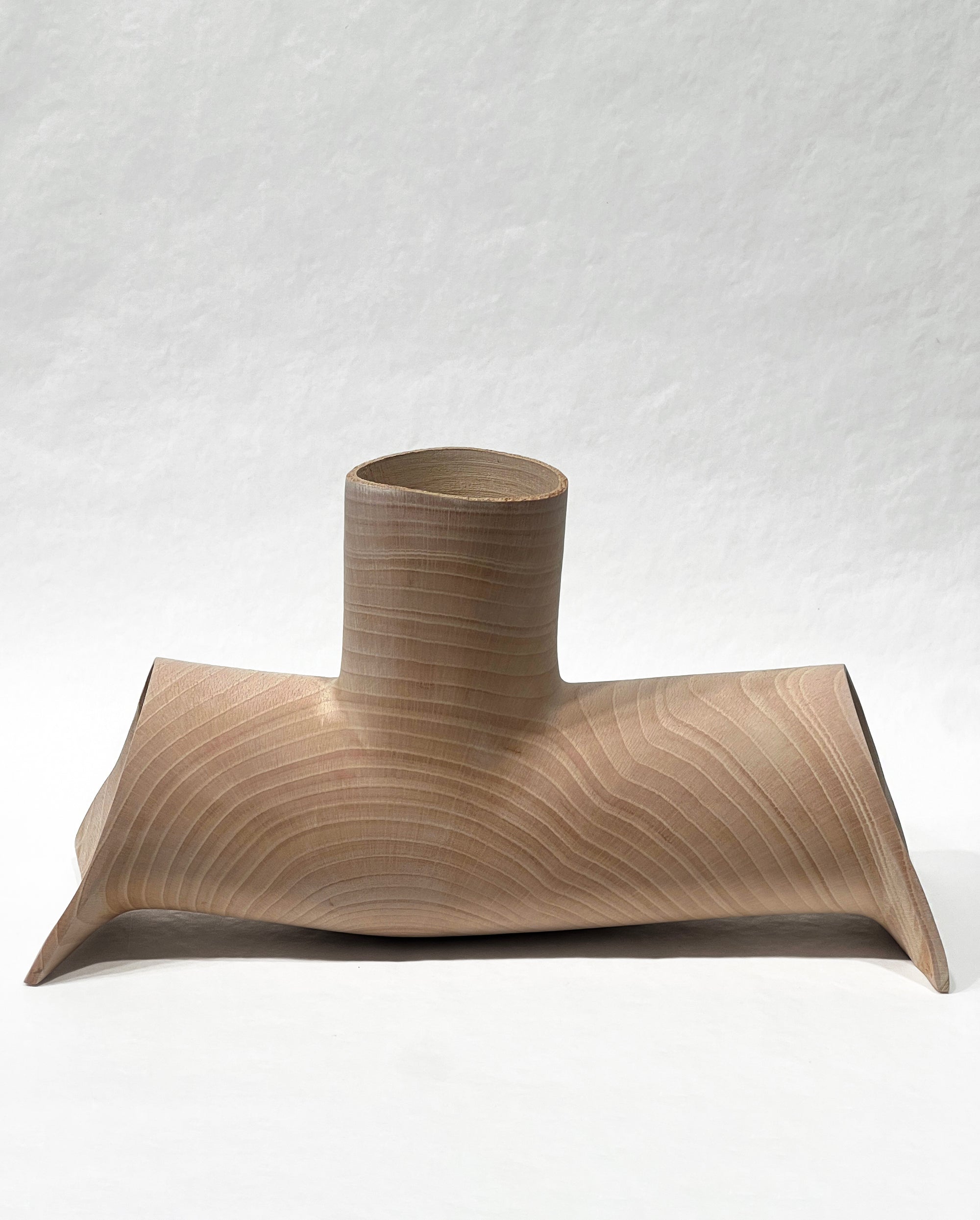 9 liv, tre, skulpturer av Håvar Emdal, B: 30 cm H: 16 cm D: 11 cm
