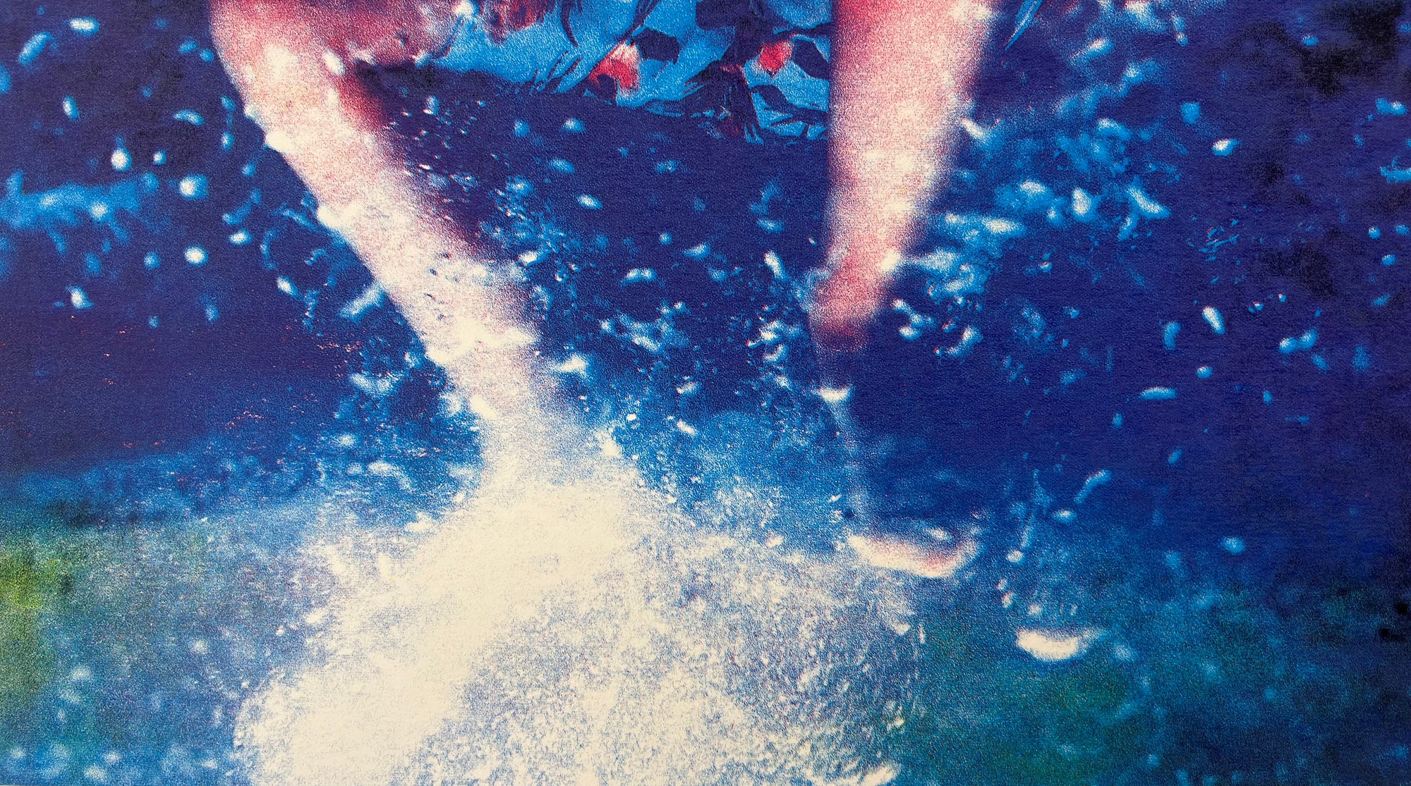 Blue motion #4, silketrykk / serigrafi av Hilde Rosenberg Bamarni, 40 x 23 cm motiv (50 x 30 cm ark)
