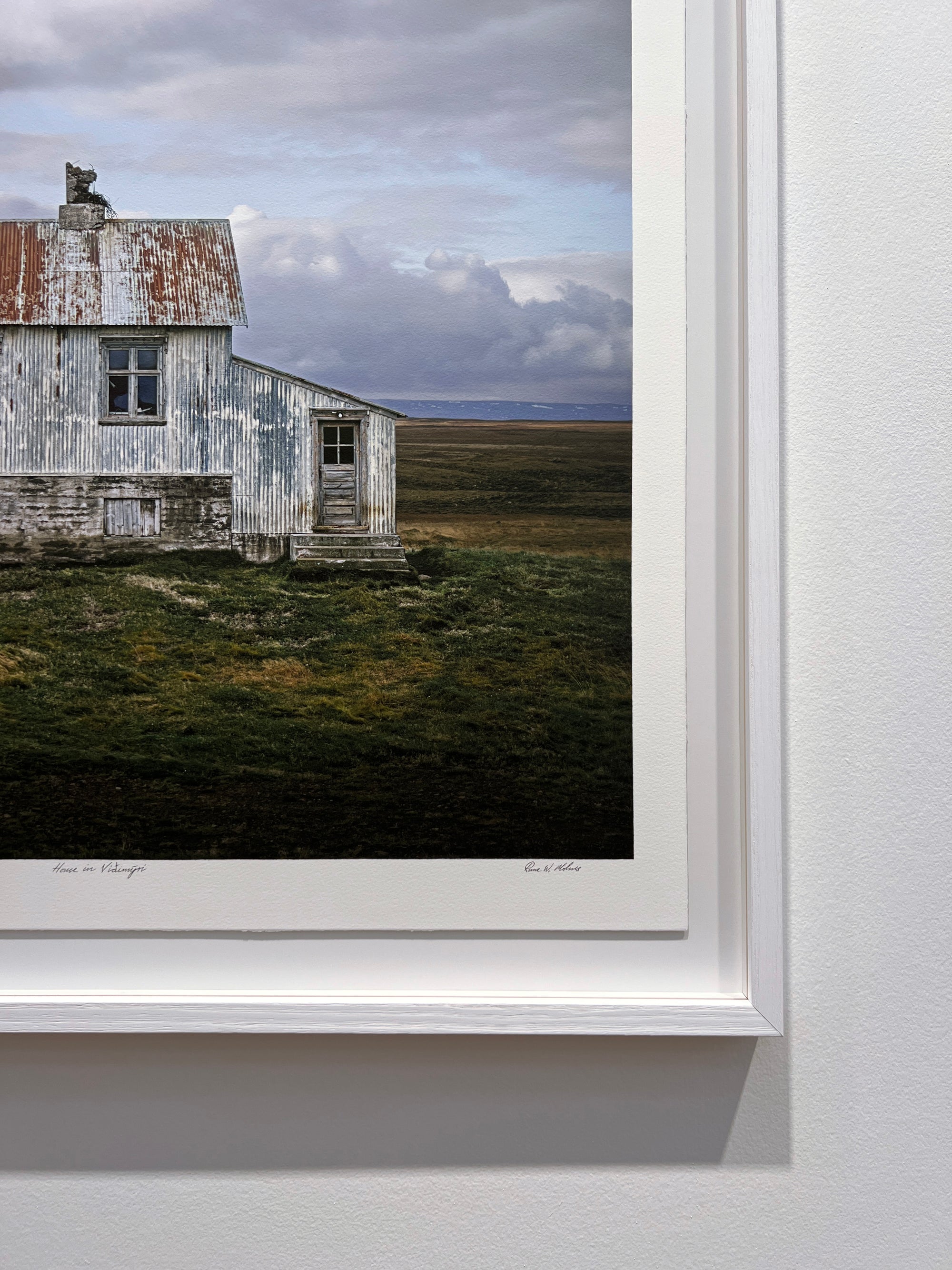 House in Víðimýri (m/ramme), foto av Rune Werner Molnes, 65 x 86 cm (motiv) 
