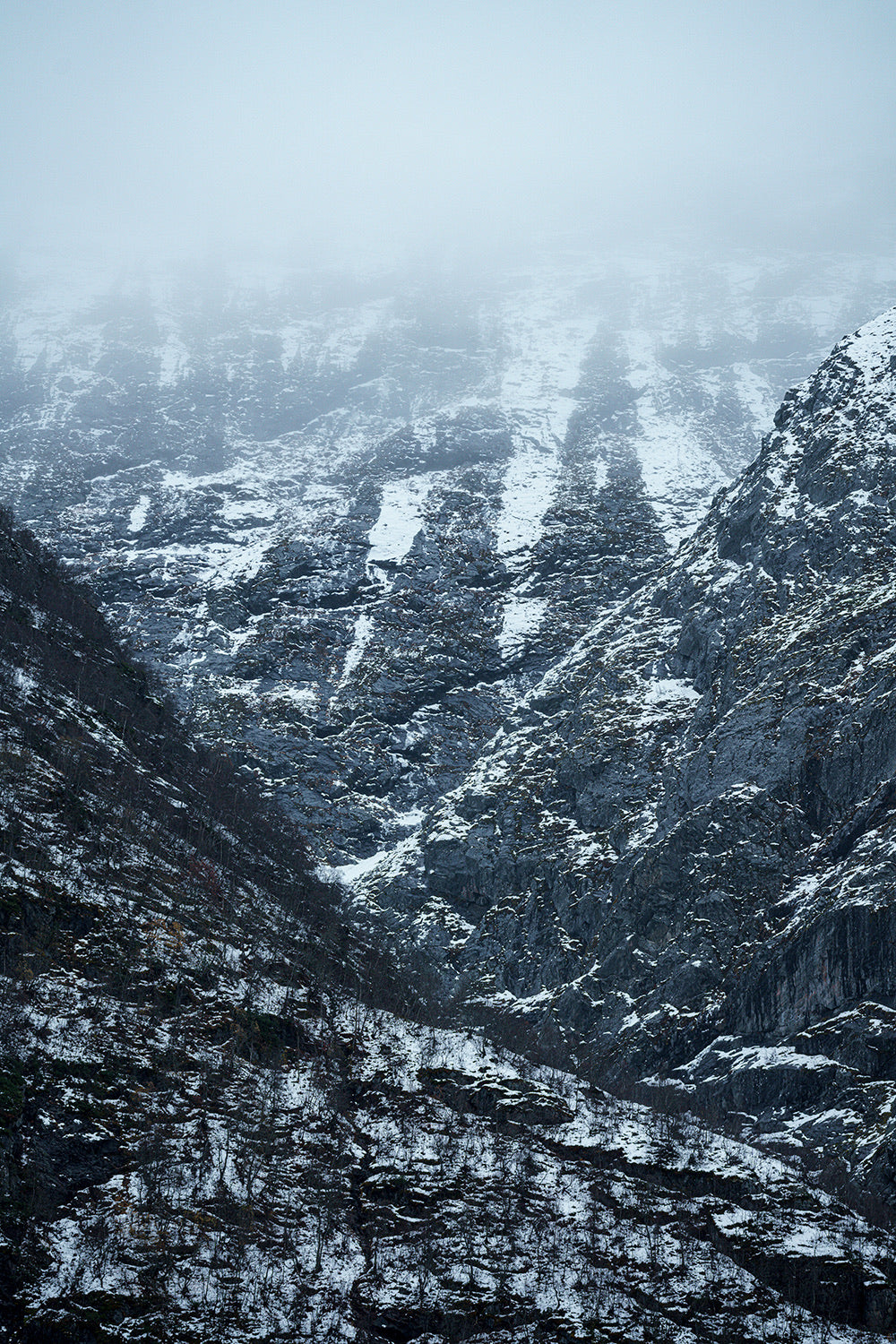 Linjer i Sognefjell (m/ramme), foto av Rune Werner Molnes, 71,5 x 105 cm (ark)