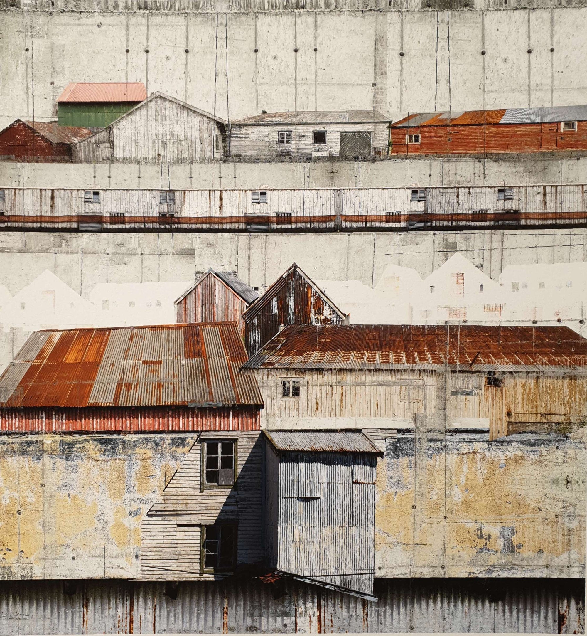 I skyggen, Overhengende