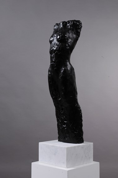 Medvind, 2016.
Bronse / marmor. 73 x 20 x 20. 
Pris: 75.000