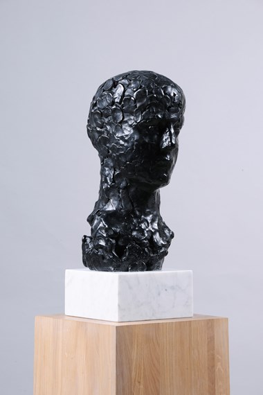 Røtter, 2015.
Bronse / marmor. 52 x 20 x 20
Pris: 55.000