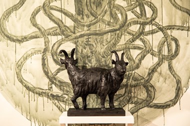«Study for Double Goat». Veggmaleri og treskulptur av gran. 10.000 (skulptur)